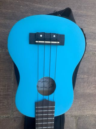 UKELELE