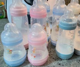 Biberones ANTICOLICOS y chupetes MAM