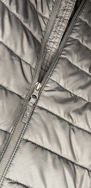 GAP ColdControl negra M – Acolchada, original