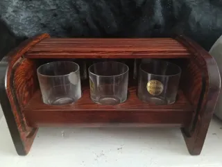 Rebajado 5€Mueble- Bar sobremesa con 6 vasos