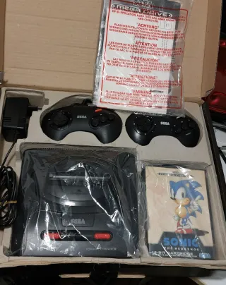 SEGA MEGADRIVE II Caja y Sonic