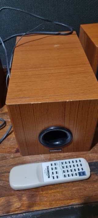Equipo de Altavoces 2.1 con Subwoofer - Acabado Ma