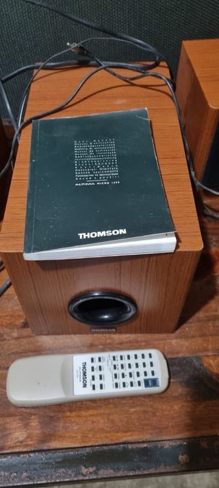 Equipo de Altavoces 2.1 con Subwoofer - Acabado Ma