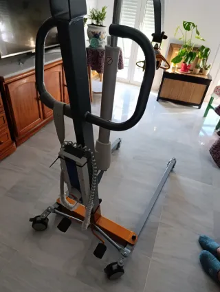 Grúa sunlif 175 para personas dependientes.