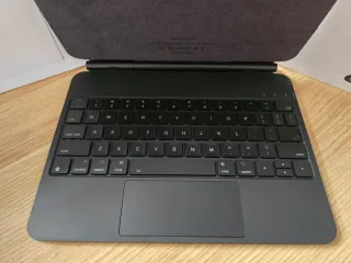 Funda con teclado Nimin para iPad Pro 11 en Inglés