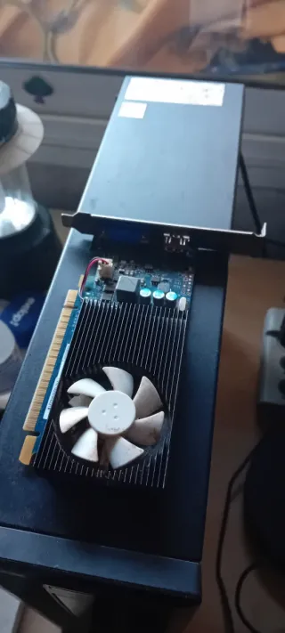 Tarjeta Gráfica Nvidia GeForce 720 1Gb