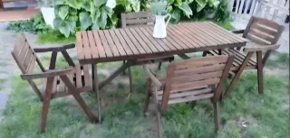 Mesa y sillas jardín