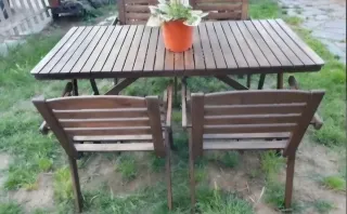 Mesa y sillas jardín