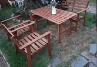 Mesa, banco y sillones de madera de acacia jardin