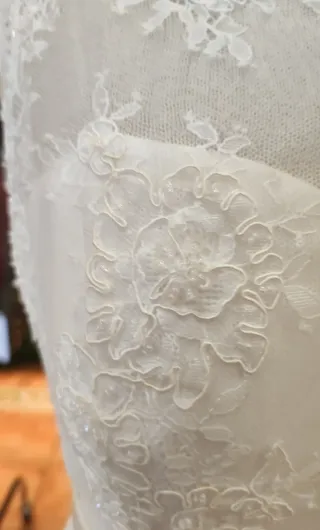 Vestido de Novia Exposición con cola, desmontable