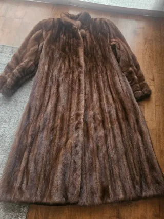 Abrigo largo de piel marrón