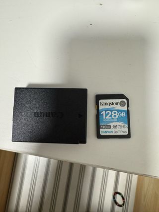 Canon EOS 2000D con estuche