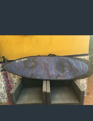 Tabla de surf McKee con funda Billabong