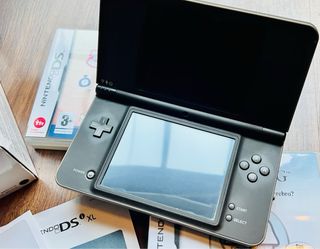 Nintendo DS XL + 2 Juegos Brain Training