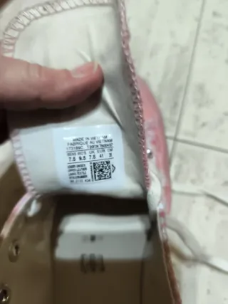 Zapatillas Converse rosas y blancas