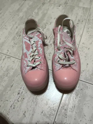 Zapatillas Converse rosas y blancas