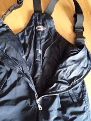 Salopette da neve nera