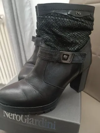 Tronchetto Nero Giardini Pelle Nera
