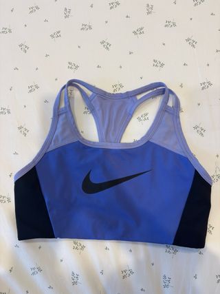Top deportivo Nike morado y negro talla S
