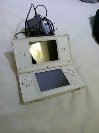 Nintendo DS Lite Blanca + Cargador