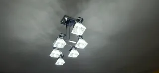 Lámpara de salón moderna negra y cristal luz led.