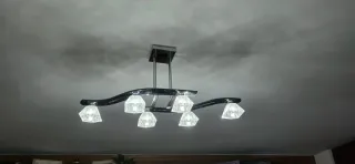 Lámpara de salón moderna negra y cristal luz led.