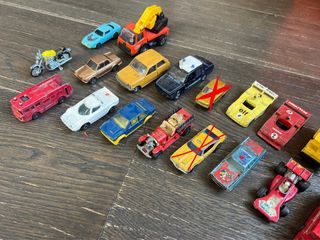 Lotto modellini auto e moto varie