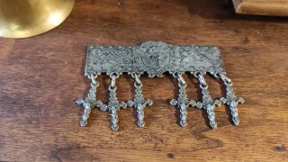 Oggetto sacro con croci