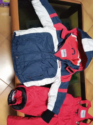 Tuta sci bimbo blu, rossa e bianca, marca Cacao.