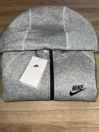Felpa Nike Grigia con Cappuccio
