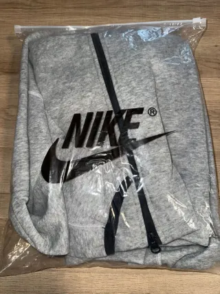 Felpa Nike Grigia con Cappuccio