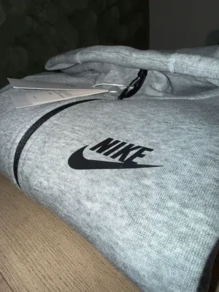 Felpa Nike Grigia con Cappuccio