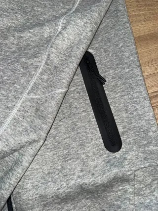 Felpa Nike Grigia con Cappuccio