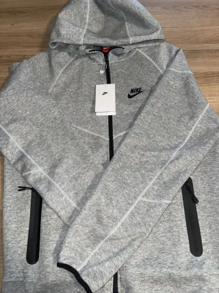 Felpa Nike Grigia con Cappuccio