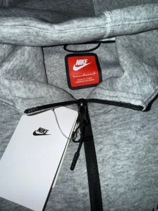 Felpa Nike Grigia con Cappuccio