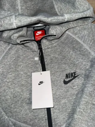 Felpa Nike Grigia con Cappuccio