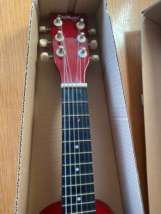 Guitarra de madera para niños