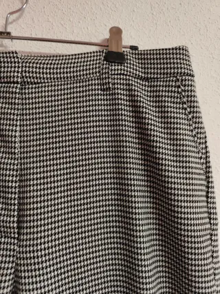 Pantalón de chica talla 42 de Mango.