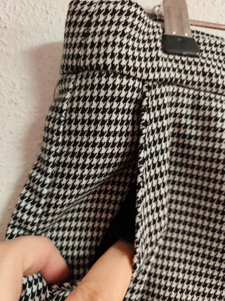 Pantalón de chica talla 42 de Mango.