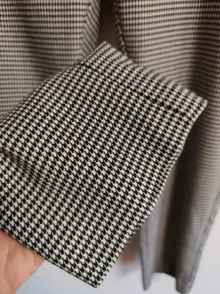 Pantalón de chica talla 42 de Mango.