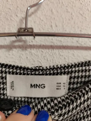 Pantalón de chica talla 42 de Mango.