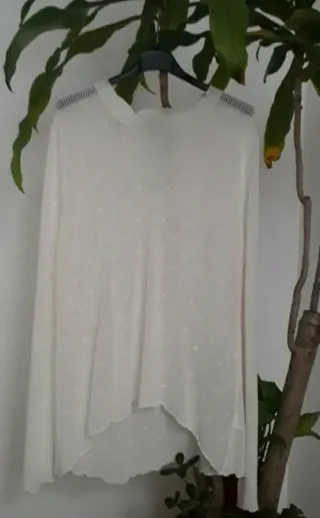 Maglia bianca leggera a pois