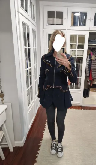 Abrigo paño azul asimétrico