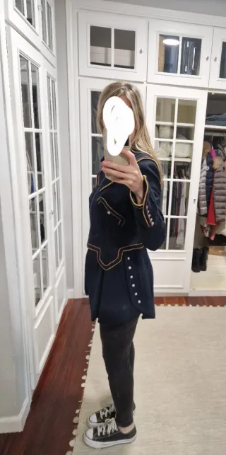 Abrigo paño azul asimétrico