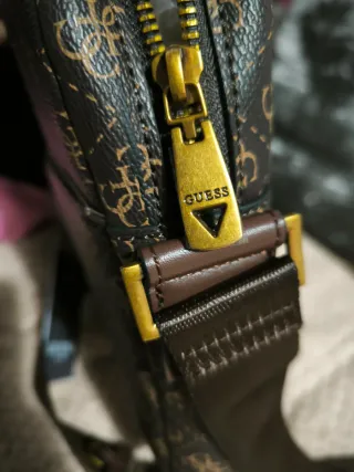 Bandolera Guess Marrón y Dorada