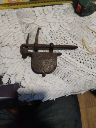 Candado antiguo de hierro