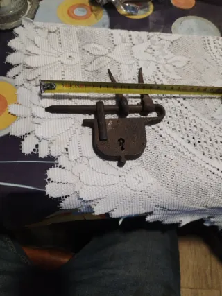 Candado antiguo de hierro