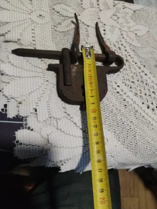 Candado antiguo de hierro