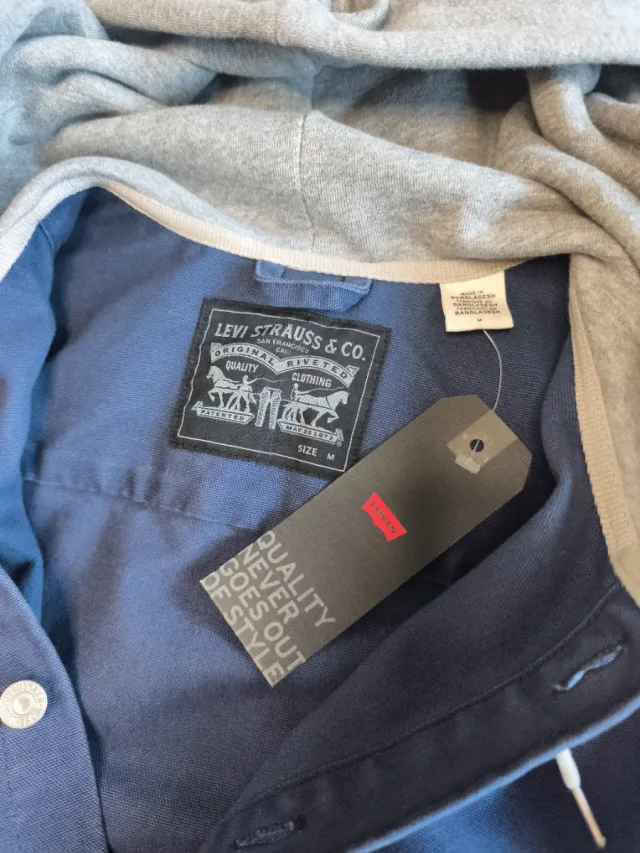Chaqueta Levi's con capucha talla