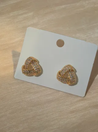 Orecchini nodo dorati con zirconi